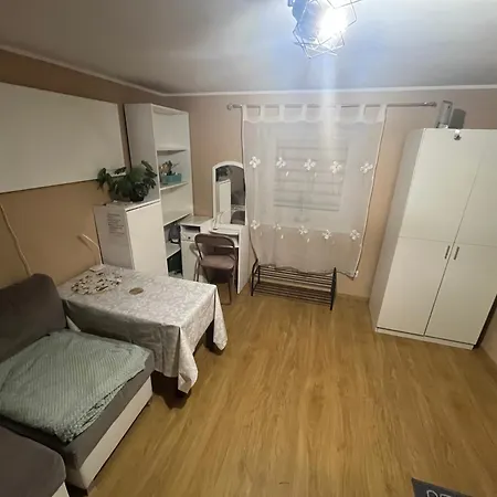 Kamienica Partyzantow * Paslek